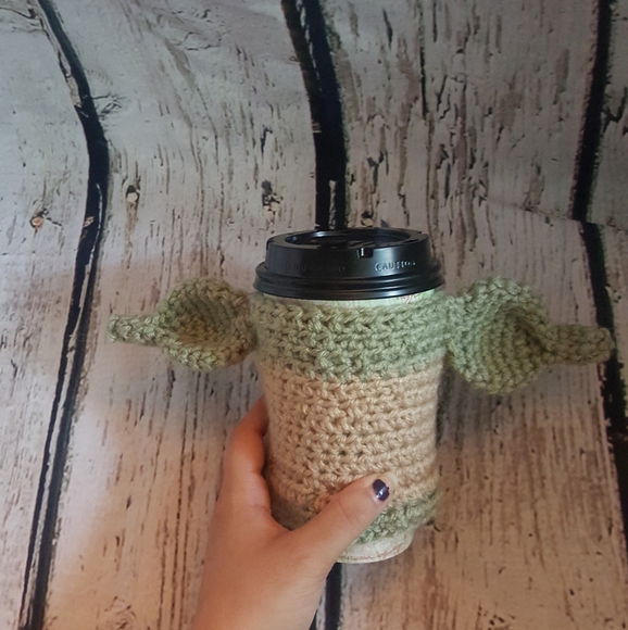 Crochet Green Baby Yoda cup cozy - Picture 2 of 7